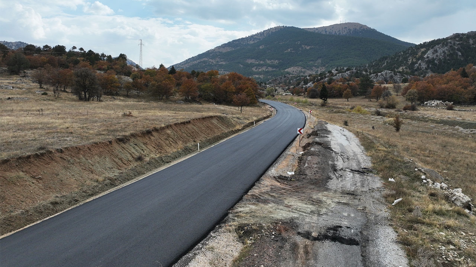 Çamlık-Akseki yolu sıcak asfalta kavuştu
